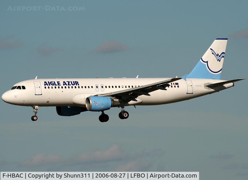 F-HBAC, 1998 Airbus A320-214 C/N 888, Landing rwy 32R...