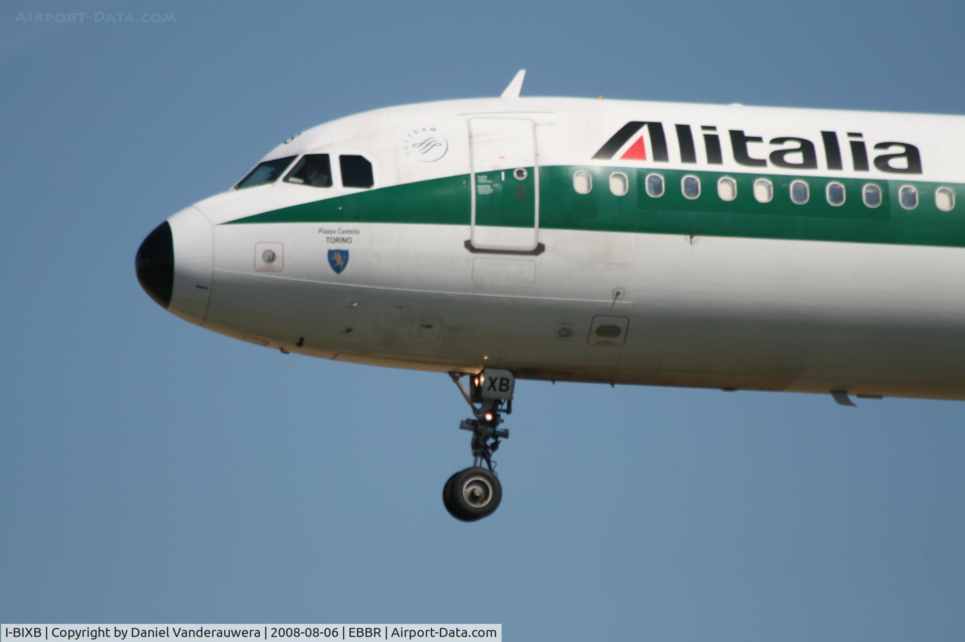 I-BIXB, 1995 Airbus A321-112 C/N 524, descending to rwy 25L
