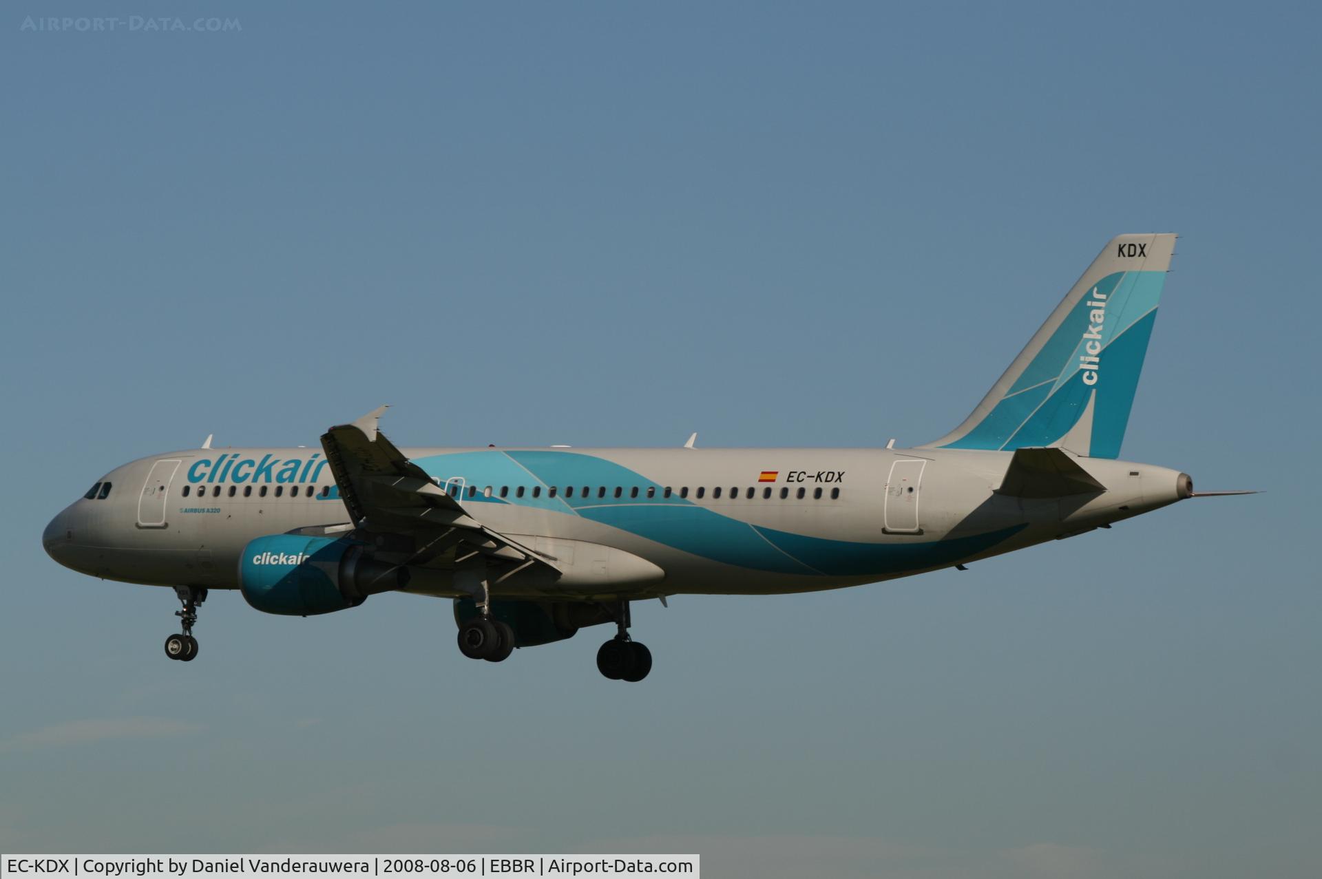 EC-KDX, 2007 Airbus A320-216 C/N 3151, flight XG1241 is descending to rwy 25L