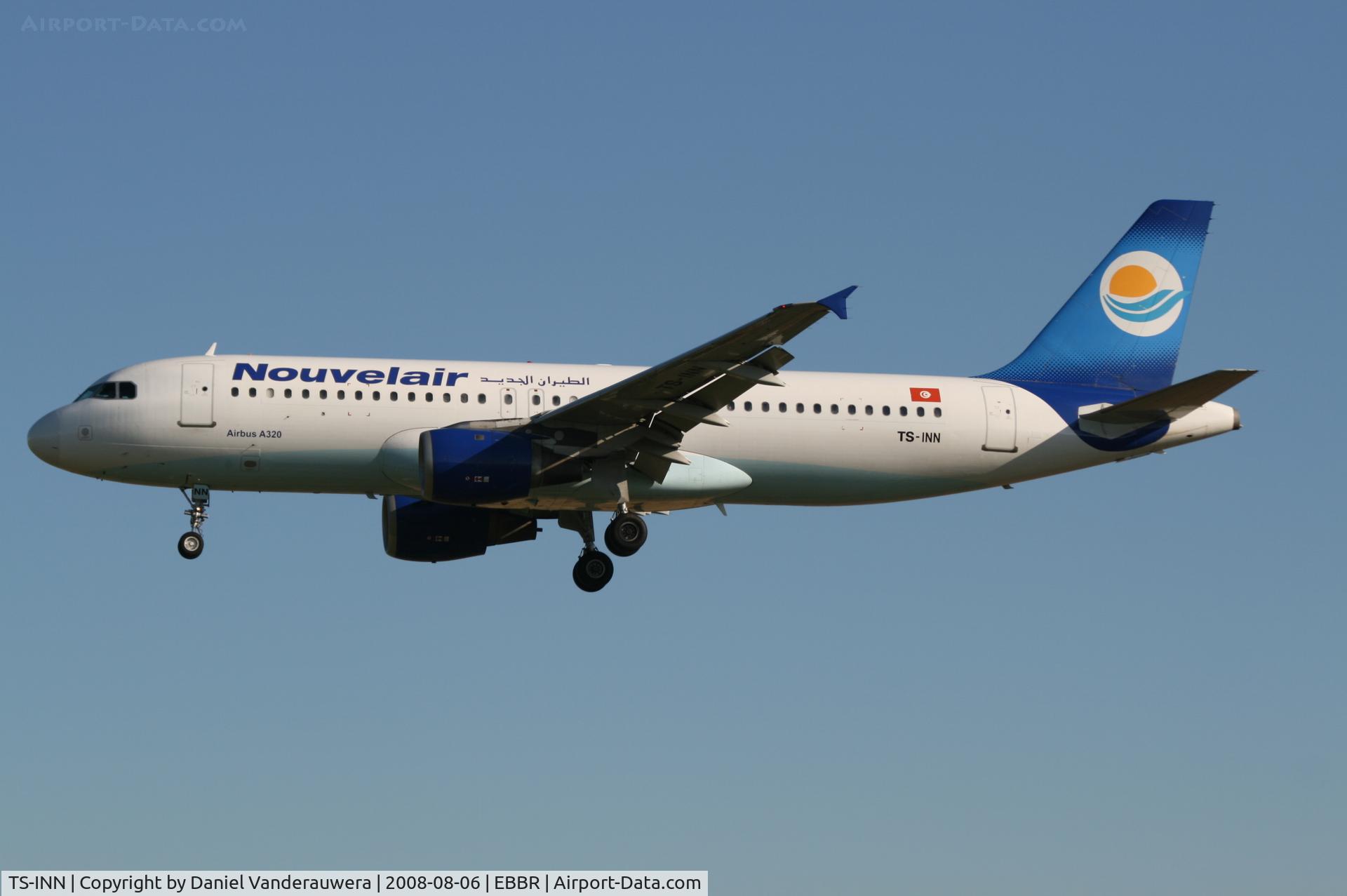 TS-INN, 1998 Airbus A320-212 C/N 793, arrival of flight BJ5130 to rwy 25L