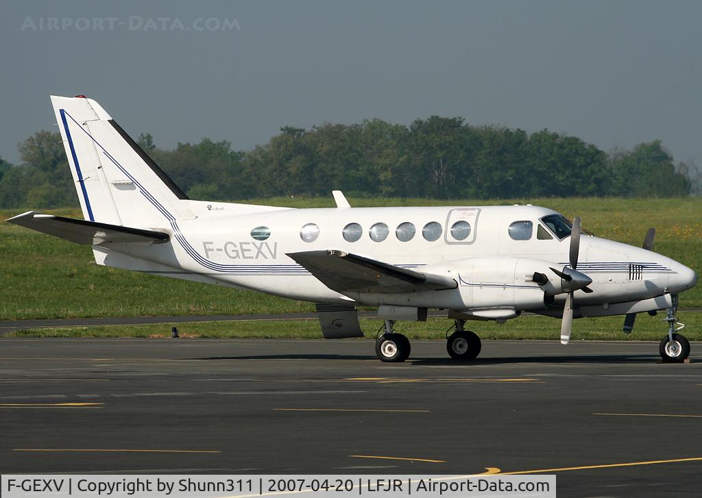F-GEXV, 1974 Beech A100 King Air C/N B-199, Waiting a new biz flight