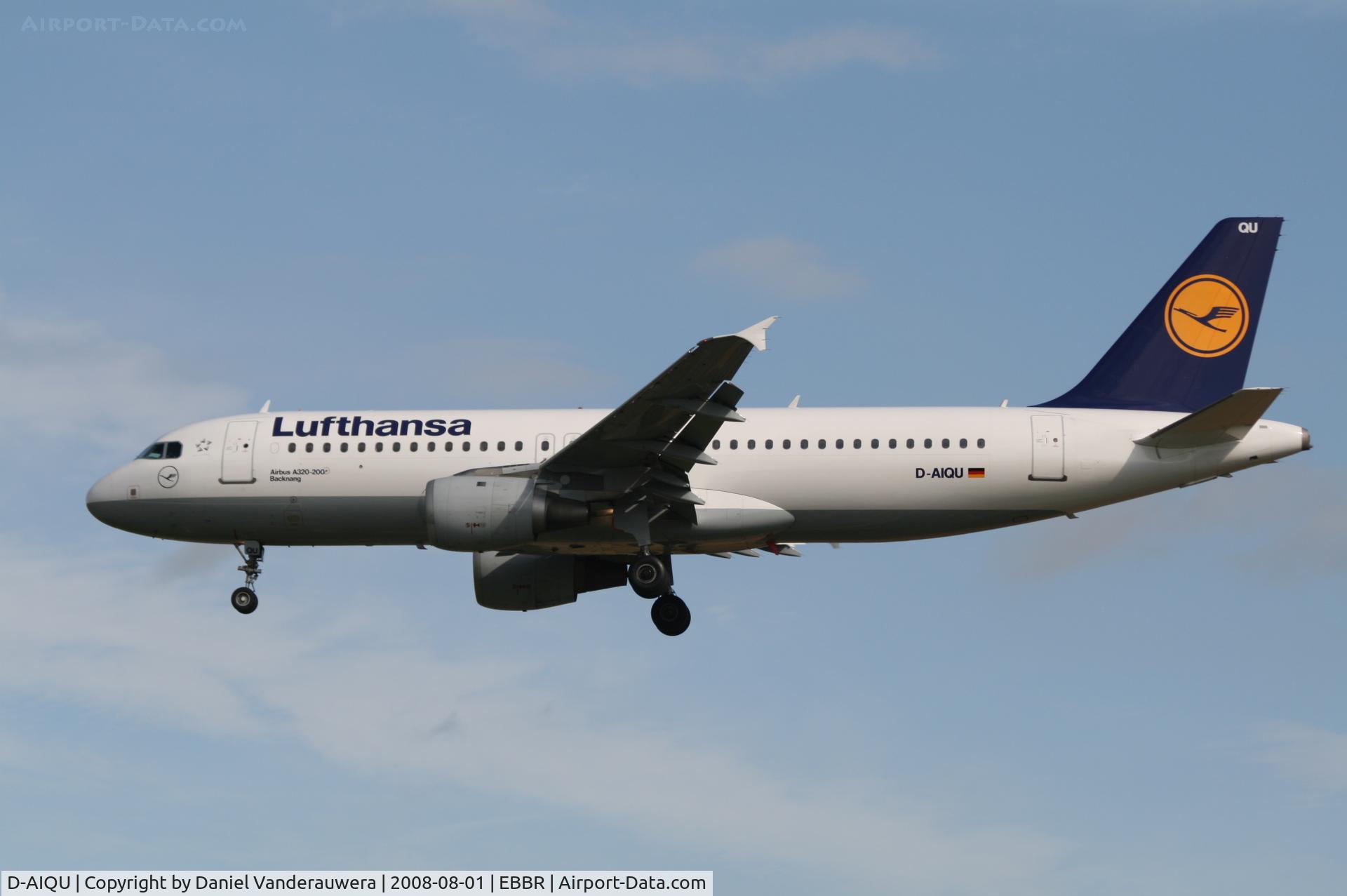 D-AIQU, 2000 Airbus A320-211 C/N 1365, flight LH4572 is descending to rwy 25L