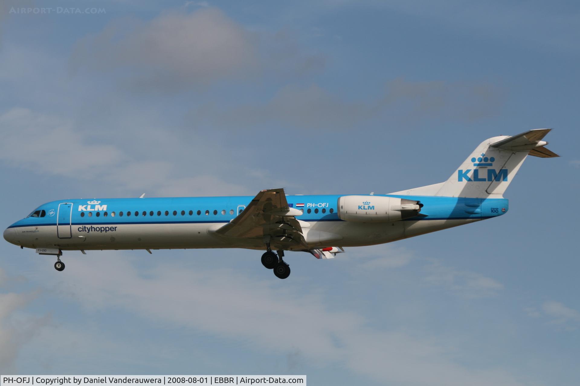 PH-OFJ, 1988 Fokker 100 (F-28-0100) C/N 11248, flight KL1723 is descending on rwy 25L