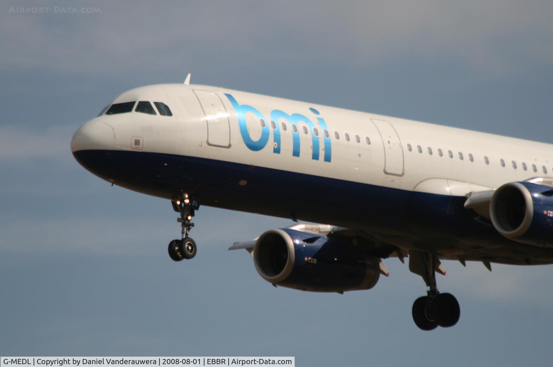 G-MEDL, 2006 Airbus A321-231 C/N 2653, descending to rwy 25L