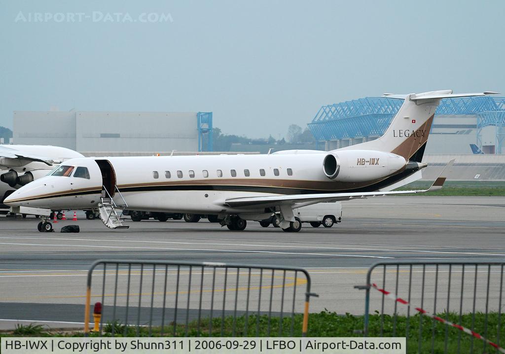 HB-IWX, 2004 Embraer EMB-135BJ Legacy 600 C/N 14500841, Parked in front of the old terminal...