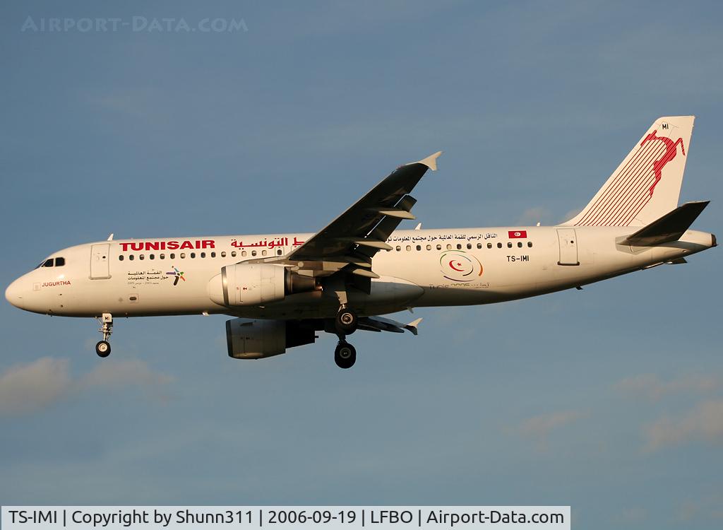 TS-IMI, 1994 Airbus A320-211 C/N 0511, Landing rwy 32L with special c/s