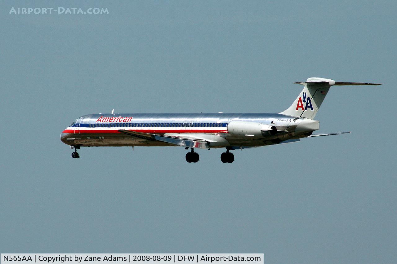 N565AA, 1987 McDonnell Douglas MD-83 (DC-9-83) C/N 49347, American Airlines landing 18R at DFW