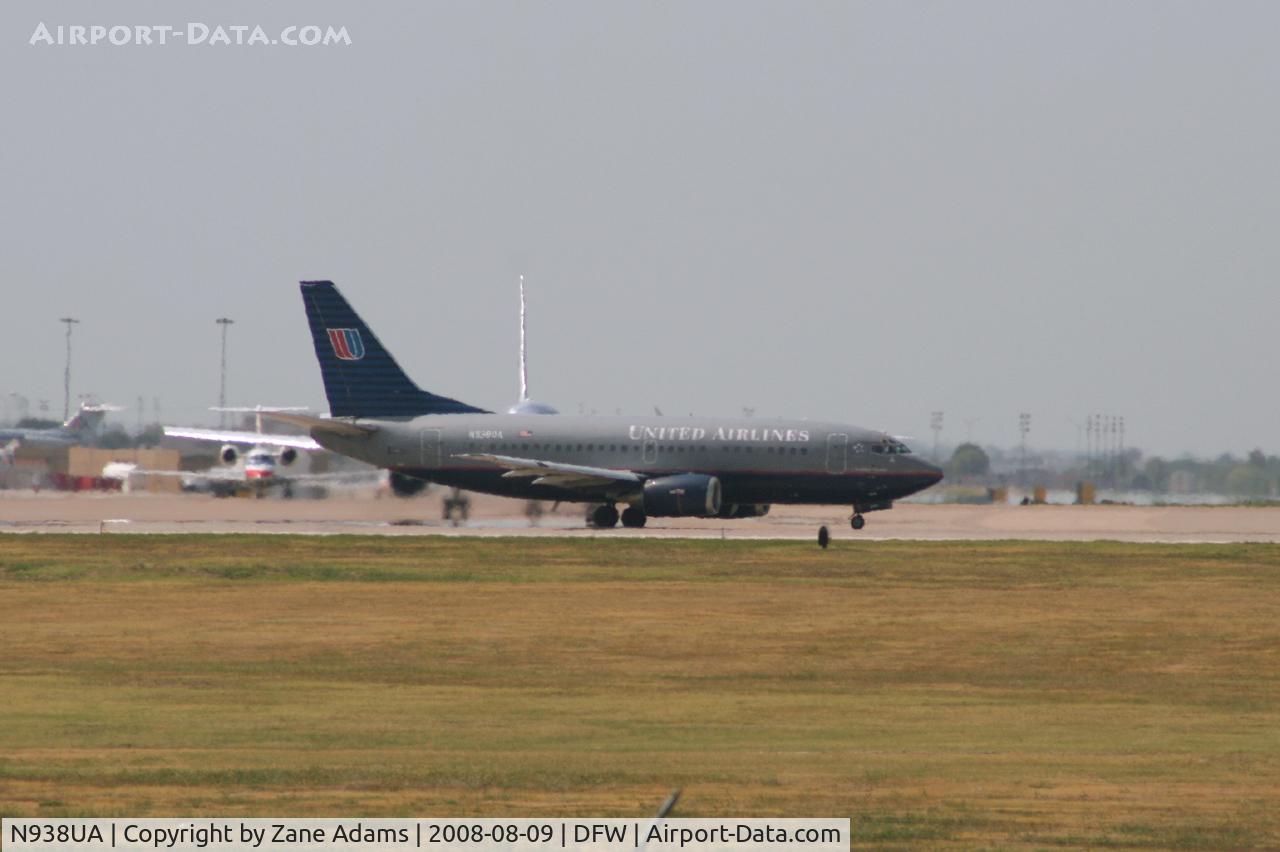 N938UA, 1992 Boeing 737-522 C/N 26671, United Airlines holding short runway 18L at DFW