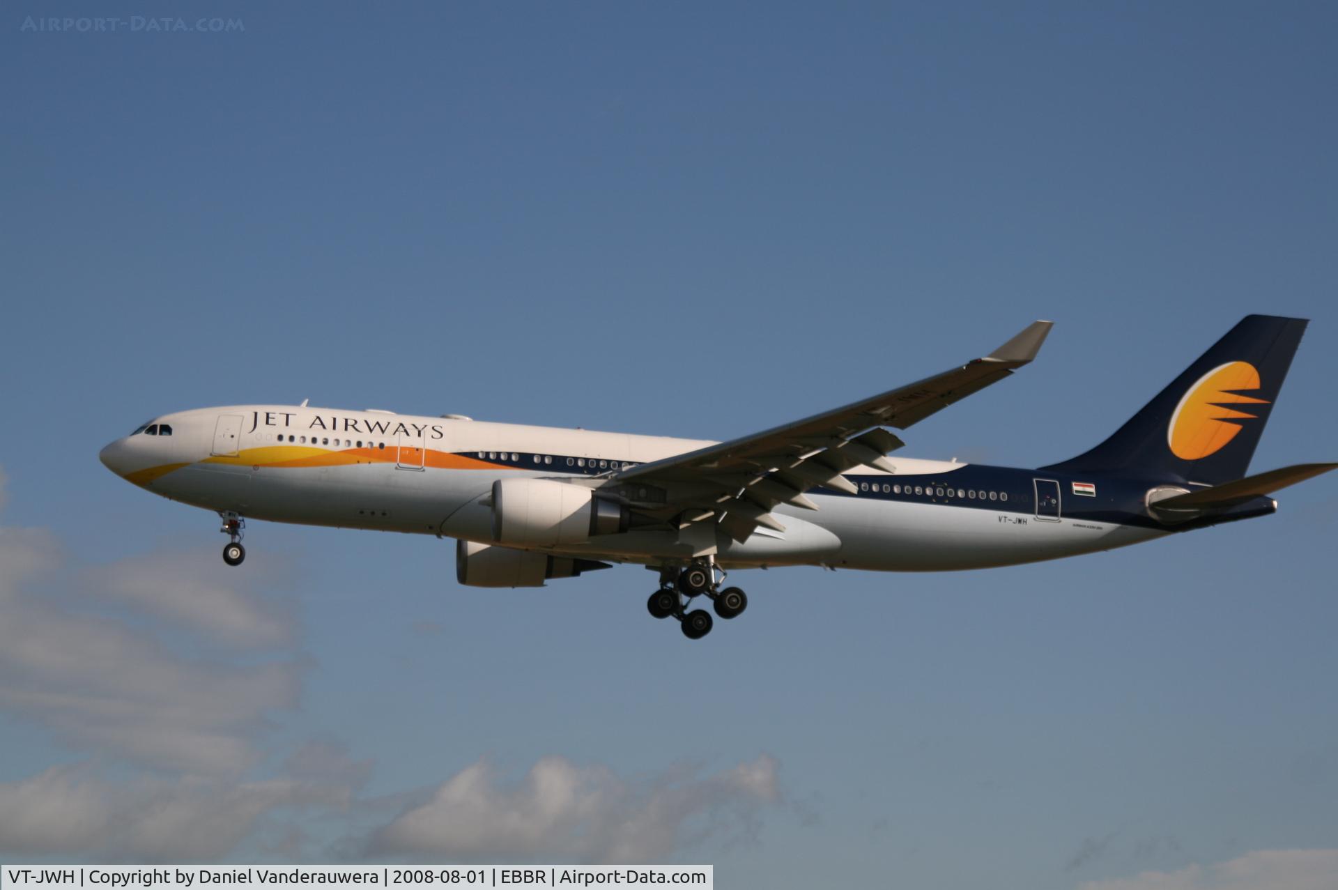 VT-JWH, 2007 Airbus A330-203 C/N 882, arrival of flight 9W229 to rwy 25L