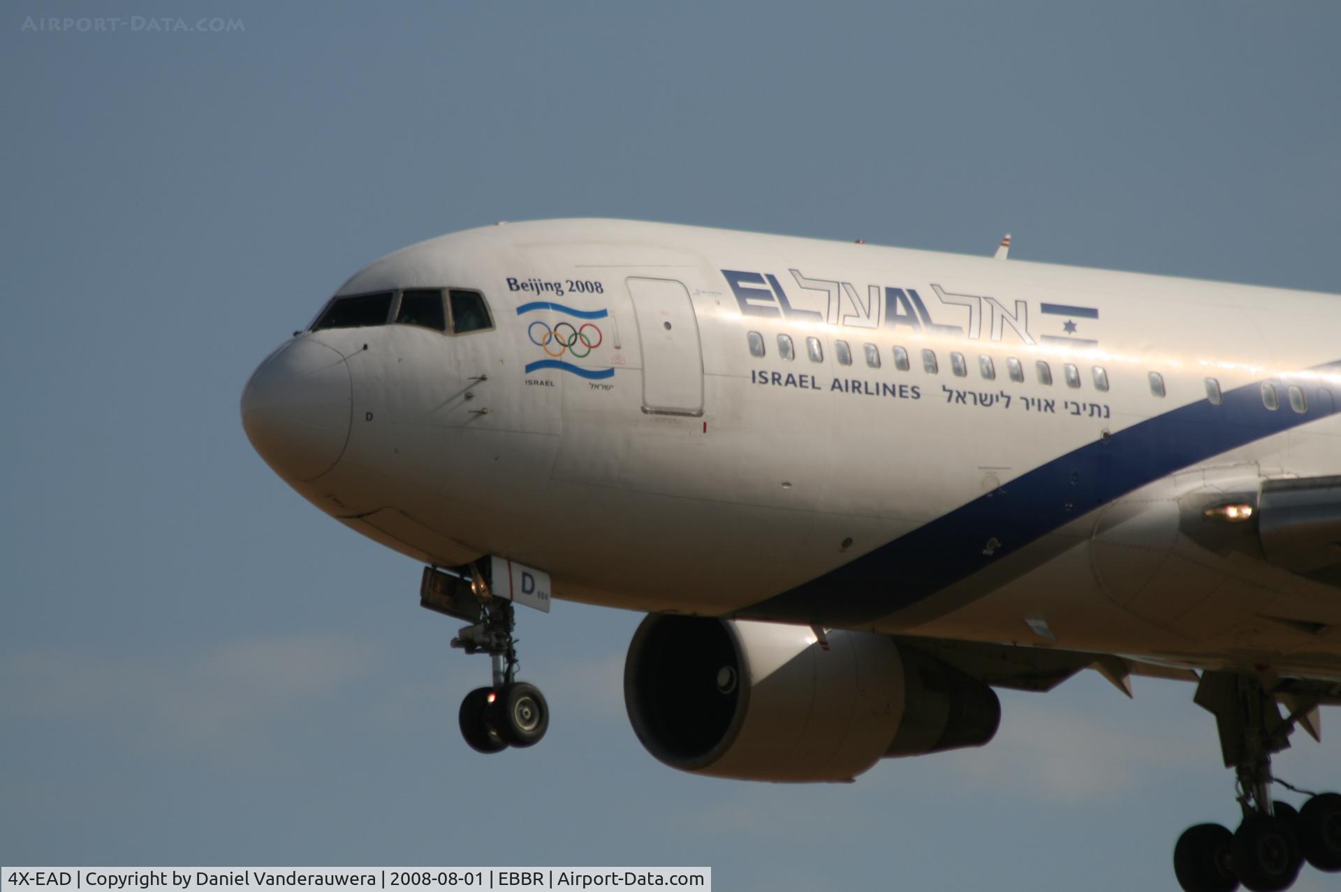 4X-EAD, 1984 Boeing 767-258/ER C/N 22975, descending to rwy 25L