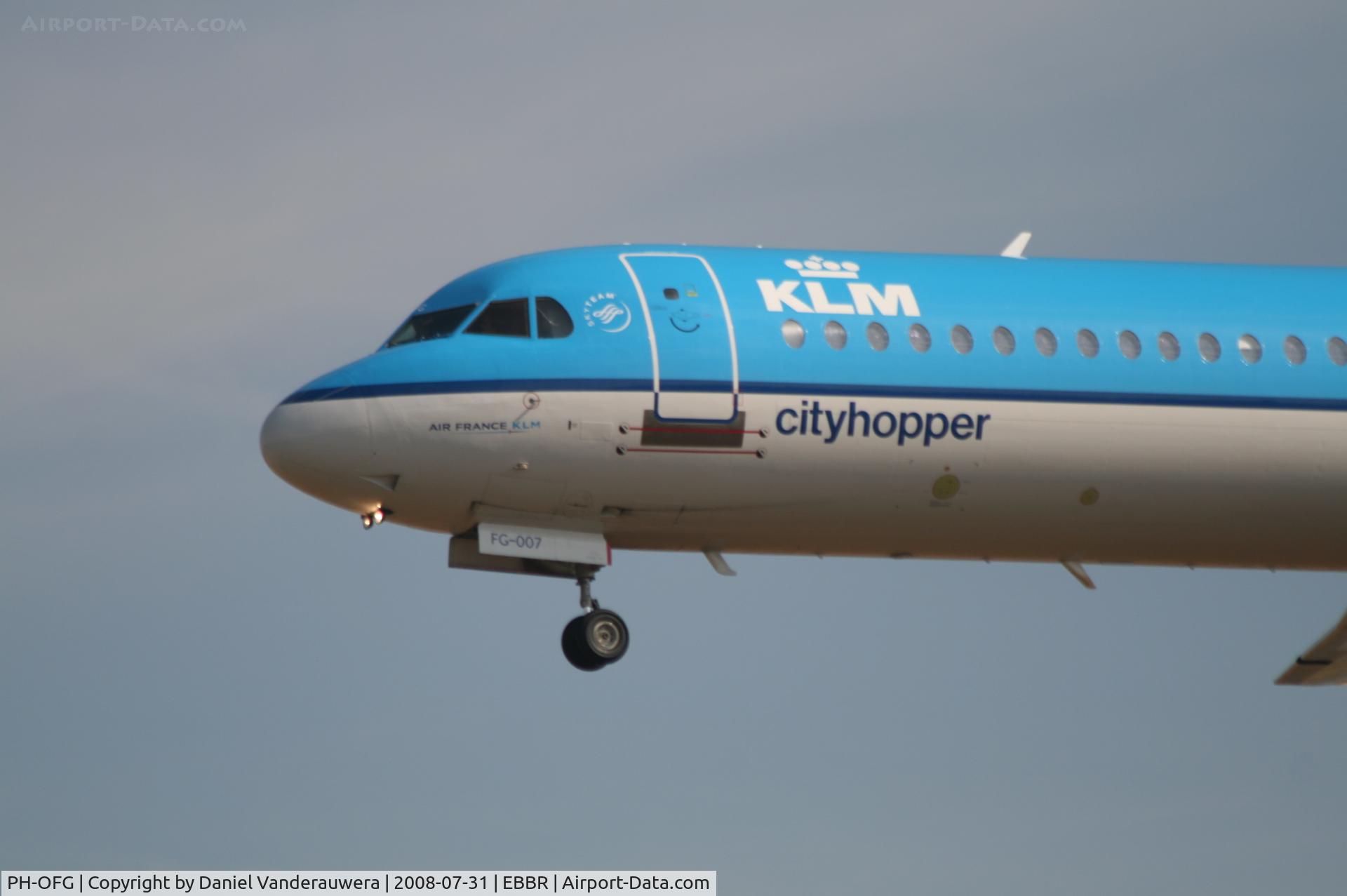 PH-OFG, Fokker 70 (F-28-0070) C/N 11275, descending to rwy 25L