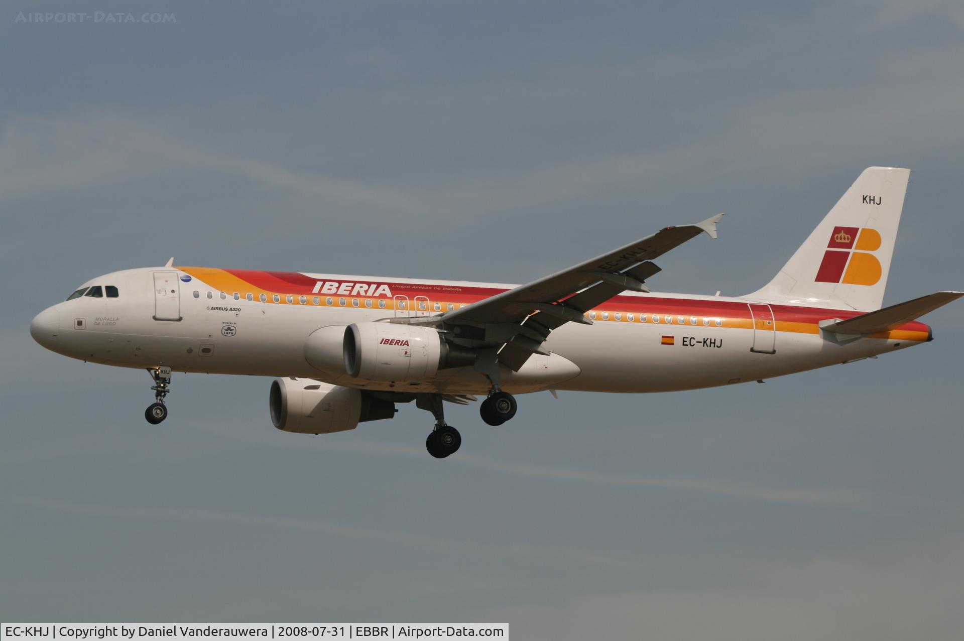 EC-KHJ, 2004 Airbus A320-214 C/N 2347, arrival of flight IB3206 to rwy 25L
