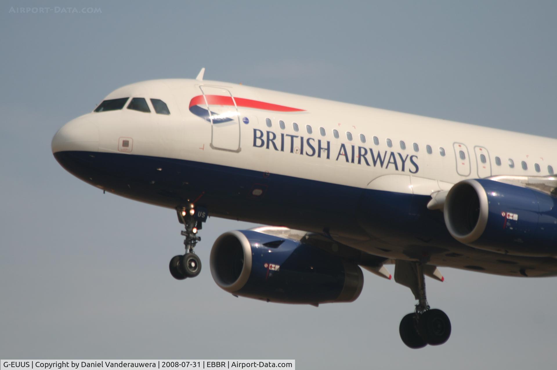 G-EUUS, 2007 Airbus A320-232 C/N 3301, descending to rwy 25L