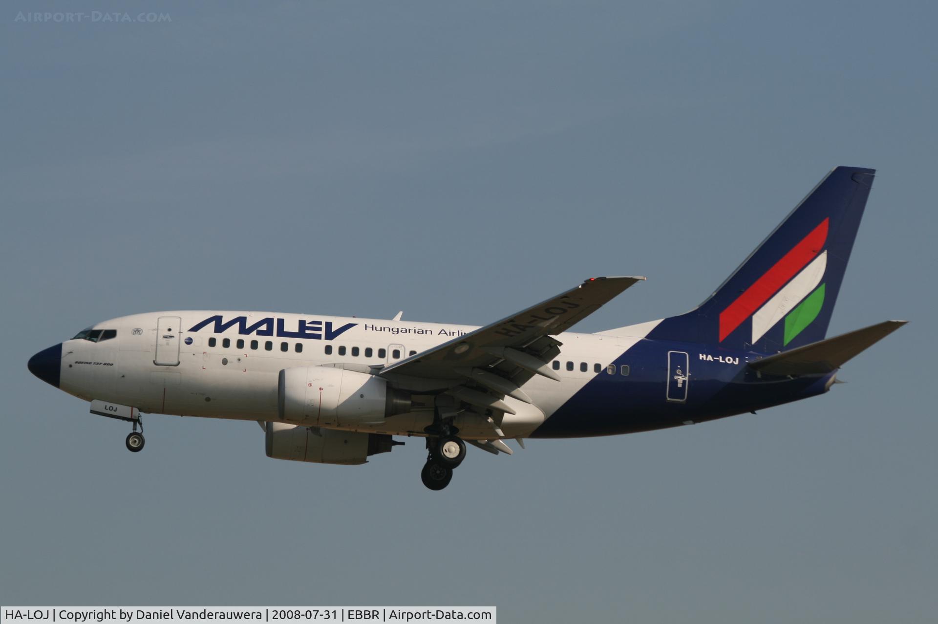 HA-LOJ, 2004 Boeing 737-6Q8 C/N 29349, flight MA600 is descending to rwy 25L