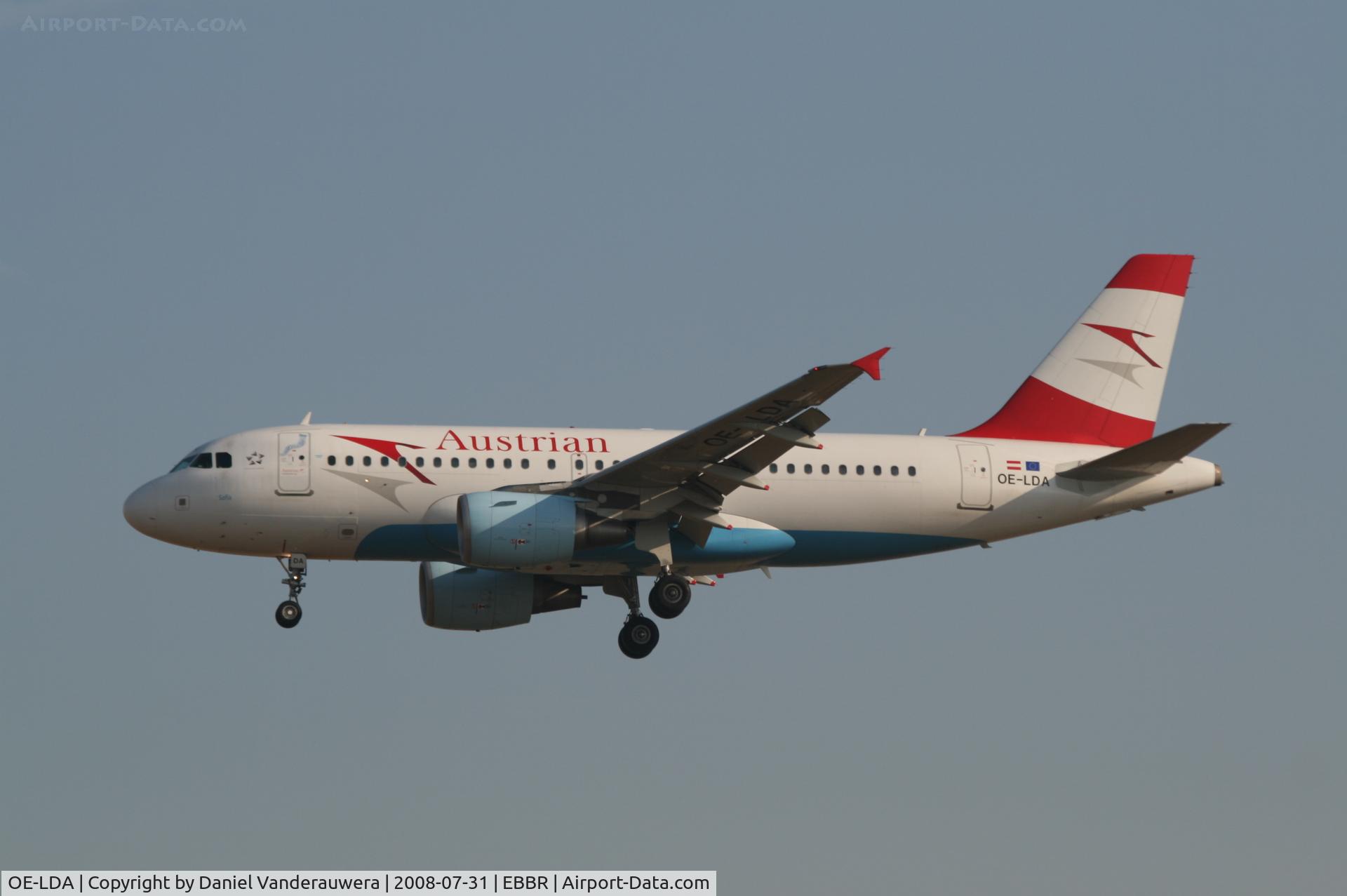 OE-LDA, 2004 Airbus A319-112 C/N 2131, arrival of flight OS351 to rwy 25L
