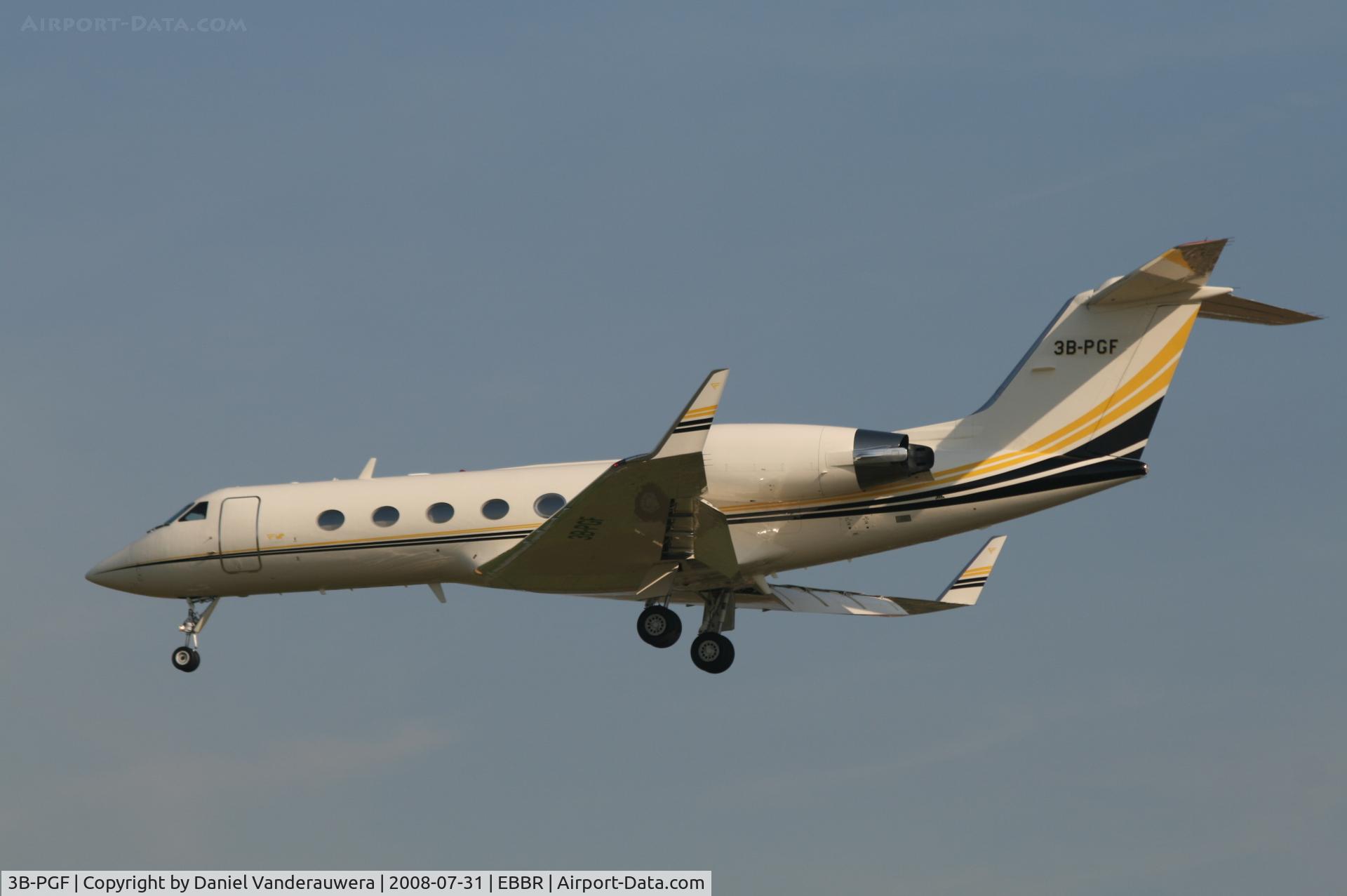 3B-PGF, 1988 Gulfstream Aerospace Gulfstream IV C/N 1046, descending to rwy 25L