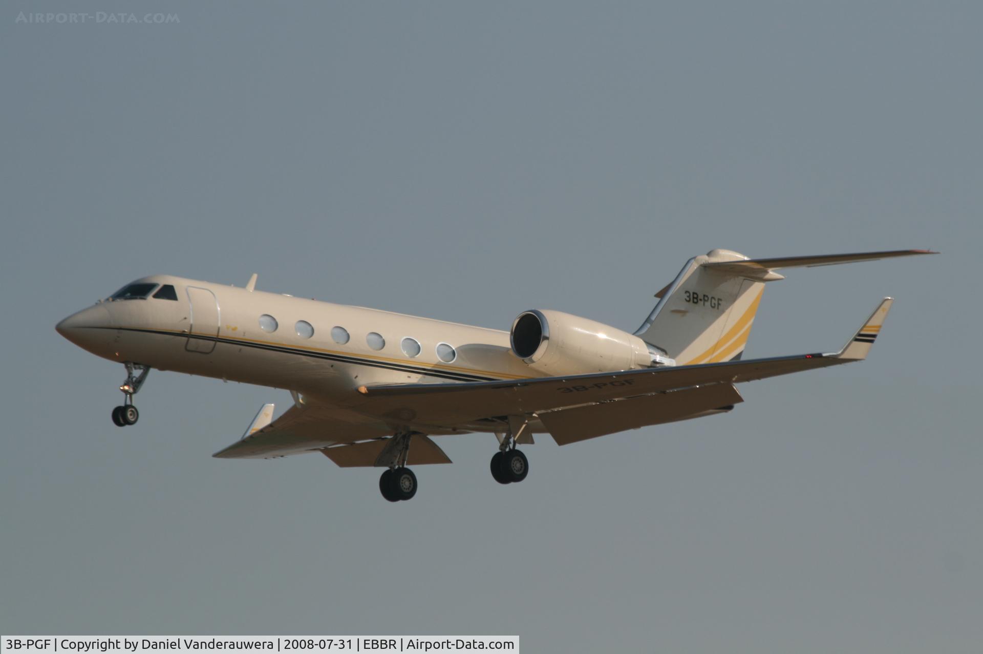 3B-PGF, 1988 Gulfstream Aerospace Gulfstream IV C/N 1046, arrival to rwy 25L