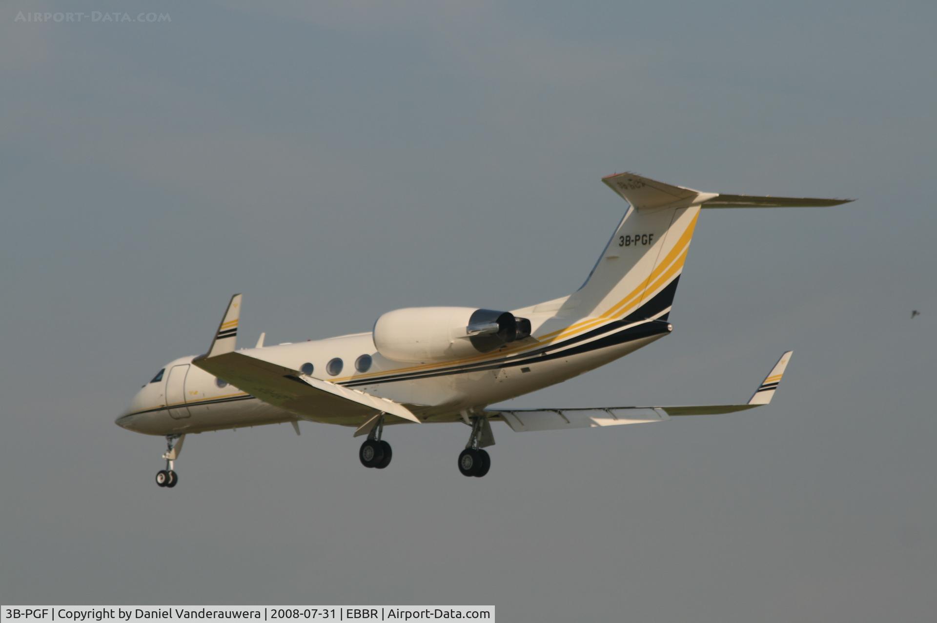 3B-PGF, 1988 Gulfstream Aerospace Gulfstream IV C/N 1046, several seconds before landing on rwy 25L