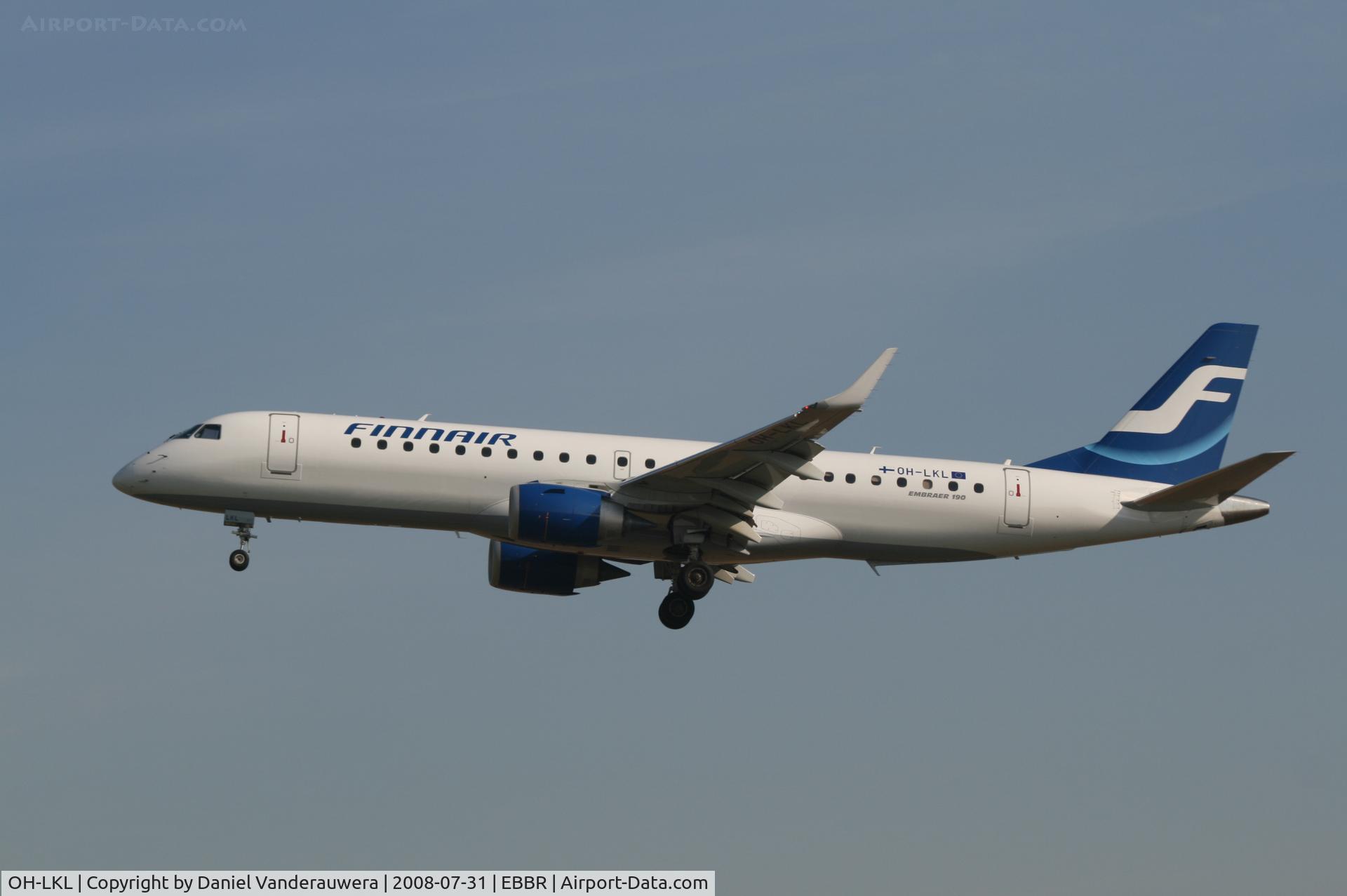 OH-LKL, 2007 Embraer 190LR (ERJ-190-100LR) C/N 19000153, arrival of flight AY811 to rwy 25L