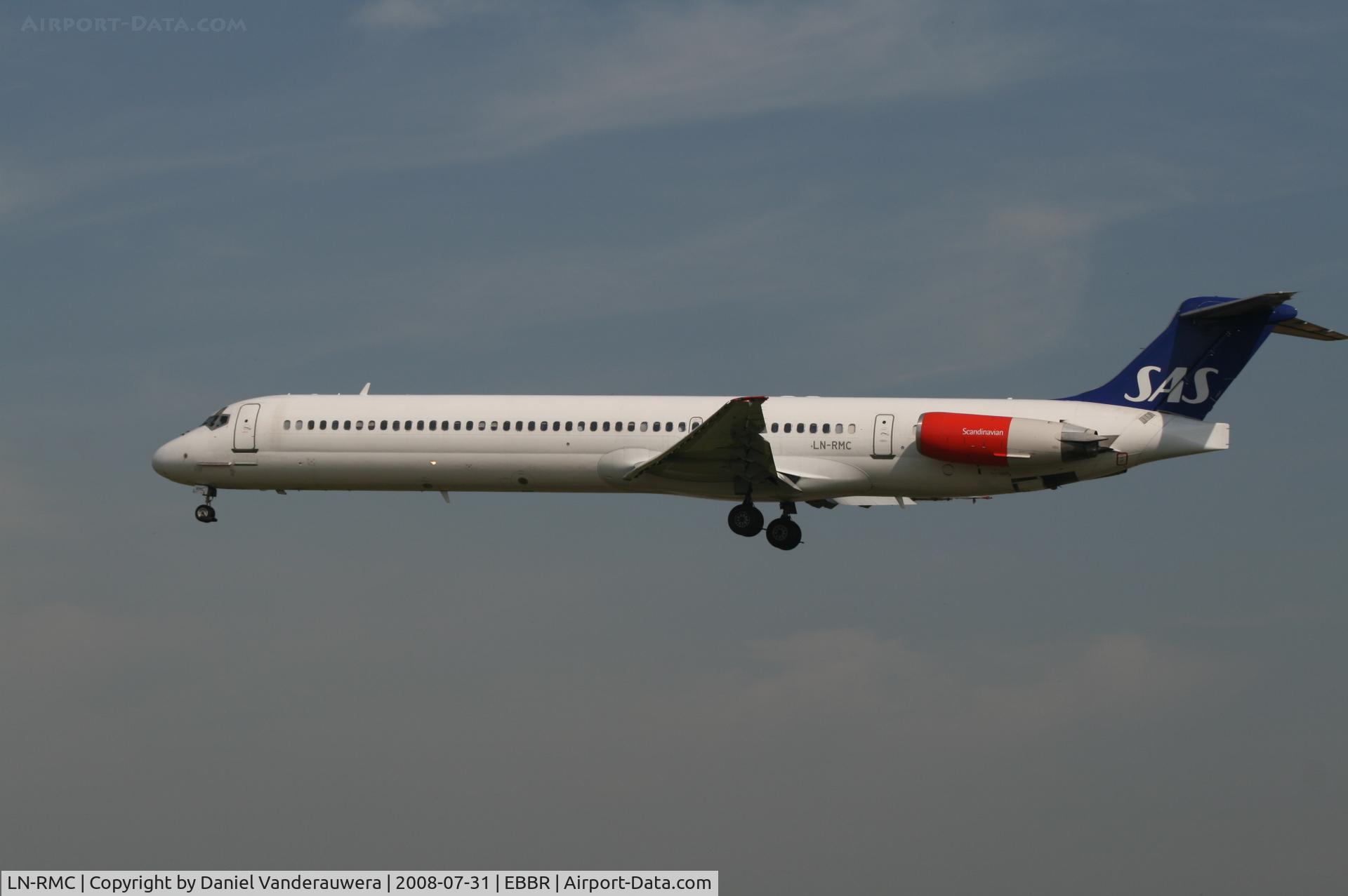 LN-RMC, 1989 McDonnell Douglas MD-82 (DC-9-82) C/N 49909, flight SK593 is descending to rwy 25L