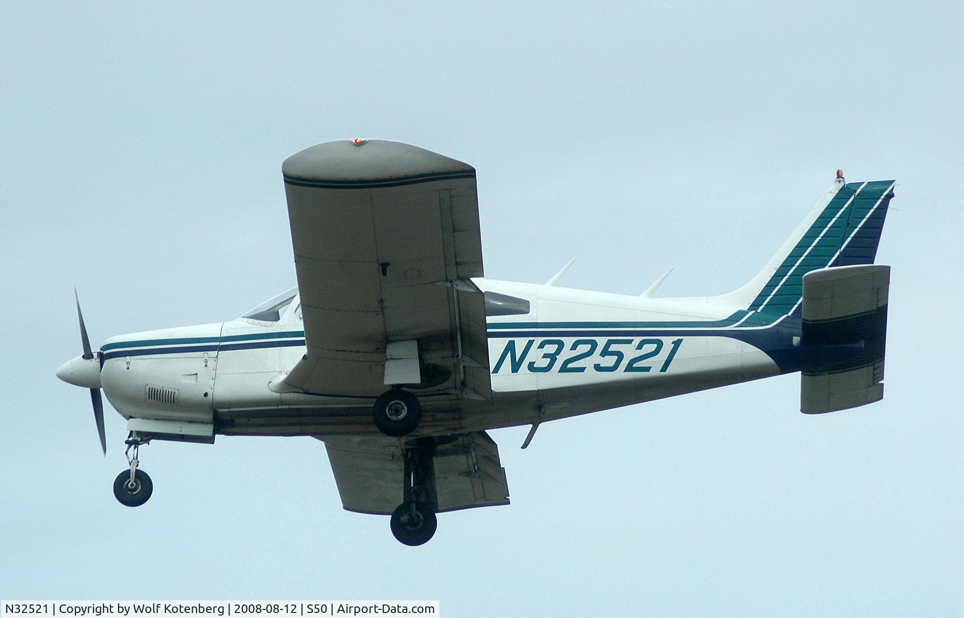 N32521, 1974 Piper PA-28R-200 Cherokee Arrow C/N 28R-7535065, seconds from touchdown at Auburn Field