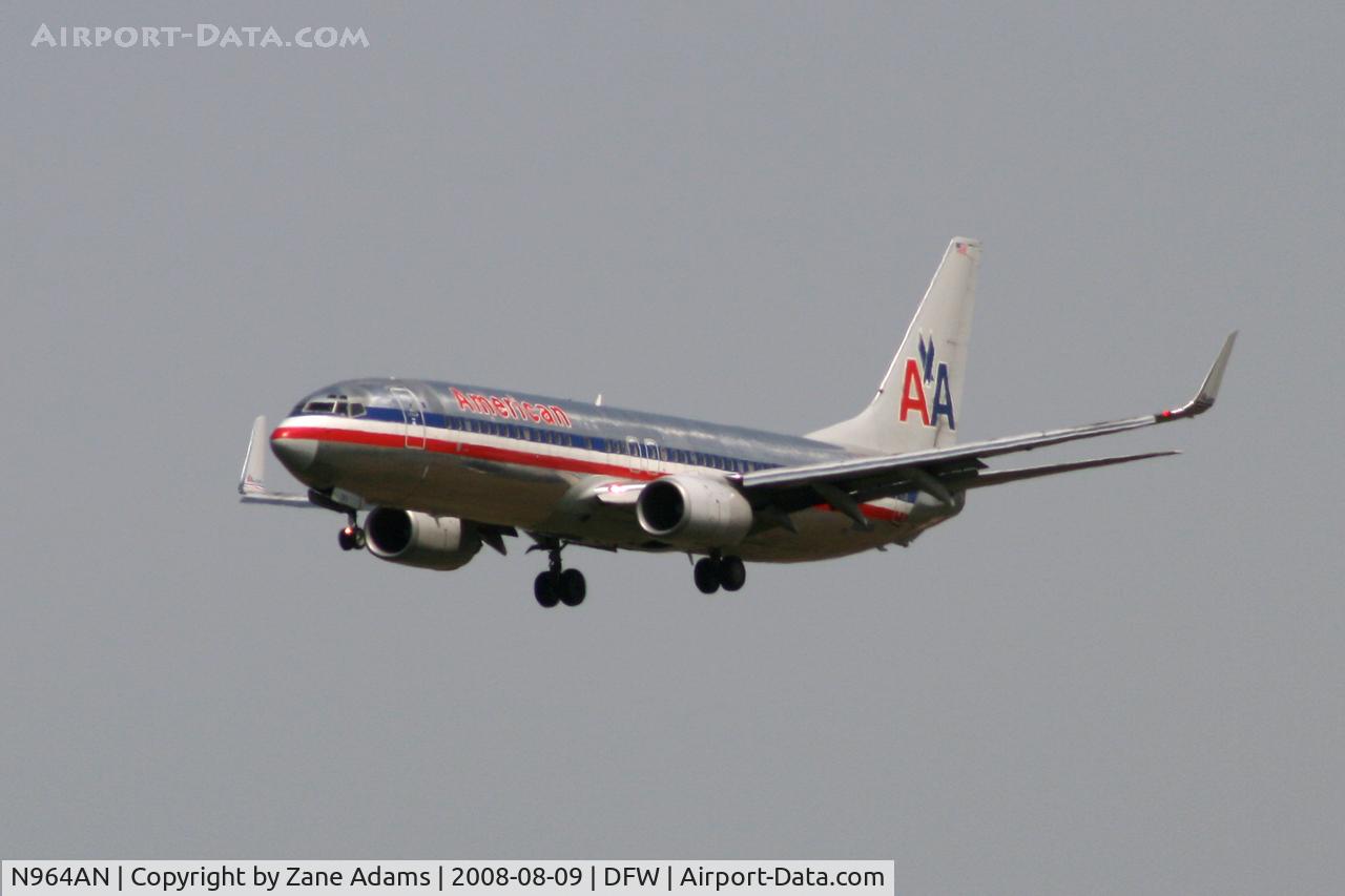 N964AN, 2001 Boeing 737-823 C/N 30093, American Airlines landing 18R at DFW