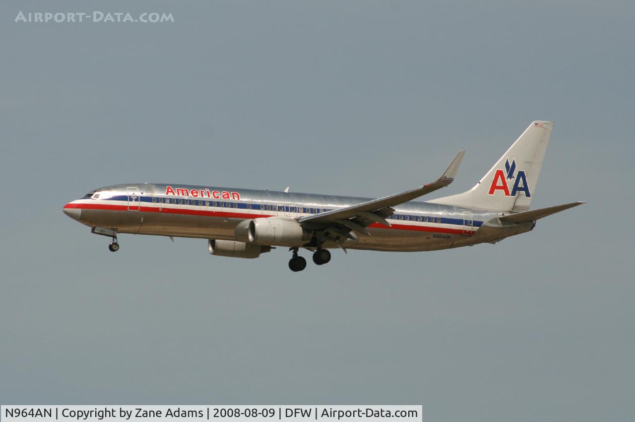 N964AN, 2001 Boeing 737-823 C/N 30093, American Airlines landing 18R at DFW