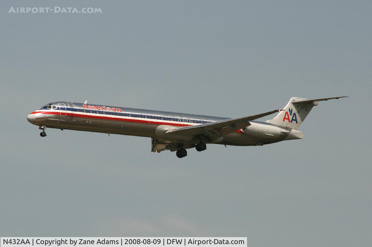 N432AA, 1987 McDonnell Douglas MD-82 (DC-9-82) C/N 49350, American Airlines landing 18R at DFW