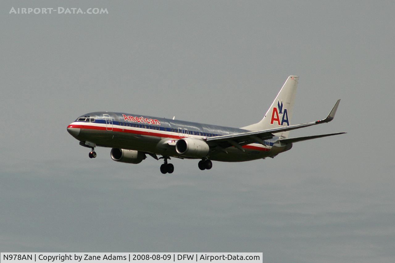 N978AN, 2001 Boeing 737-823 C/N 30100, American Airlines 737 on approach to DFW