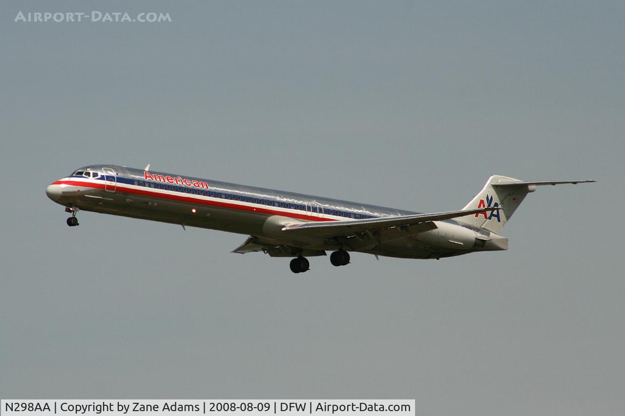 N298AA, 1985 McDonnell Douglas MD-82 (DC-9-82) C/N 49310, American Airlines landing 18R at DFW