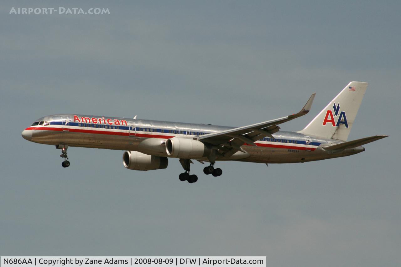 N686AA, 1992 Boeing 757-223 C/N 25343, American Airlines landing 18R at DFW