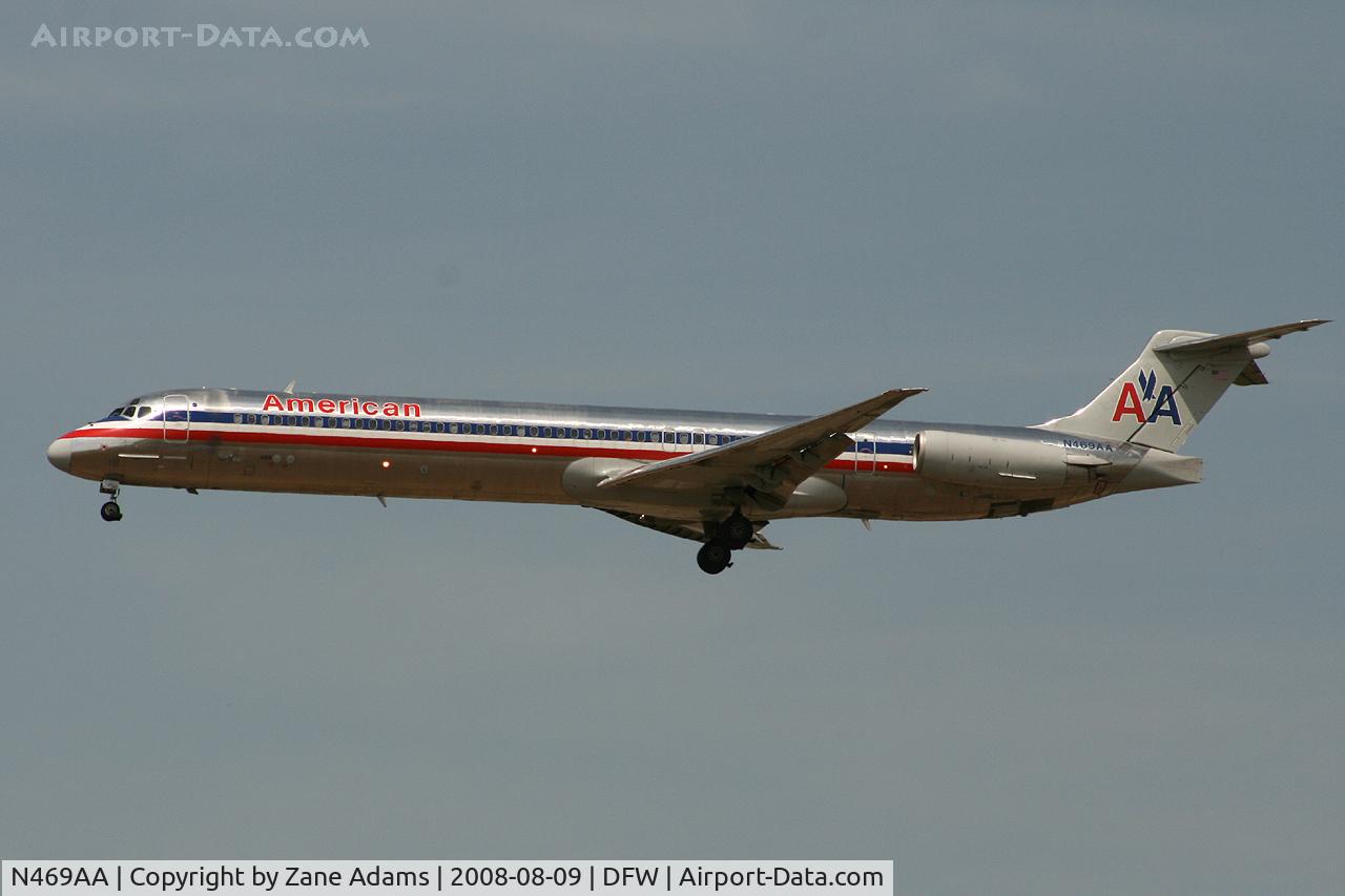 N469AA, 1988 McDonnell Douglas MD-82 (DC-9-82) C/N 49599, American Airlines landing 18R at DFW