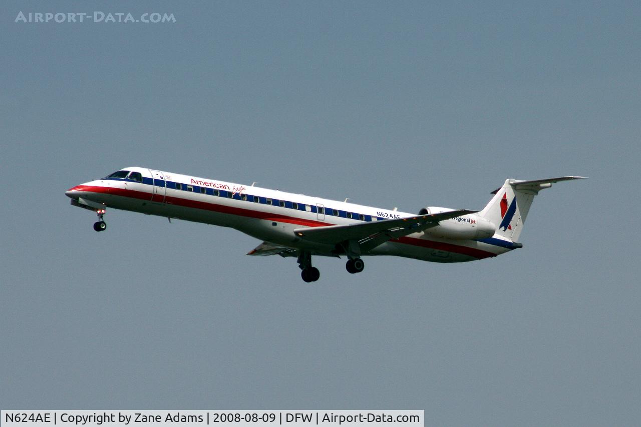 N624AE, 1999 Embraer ERJ-145LR (EMB-145LR) C/N 145111, American Eagle landing runway 18R at DFW
