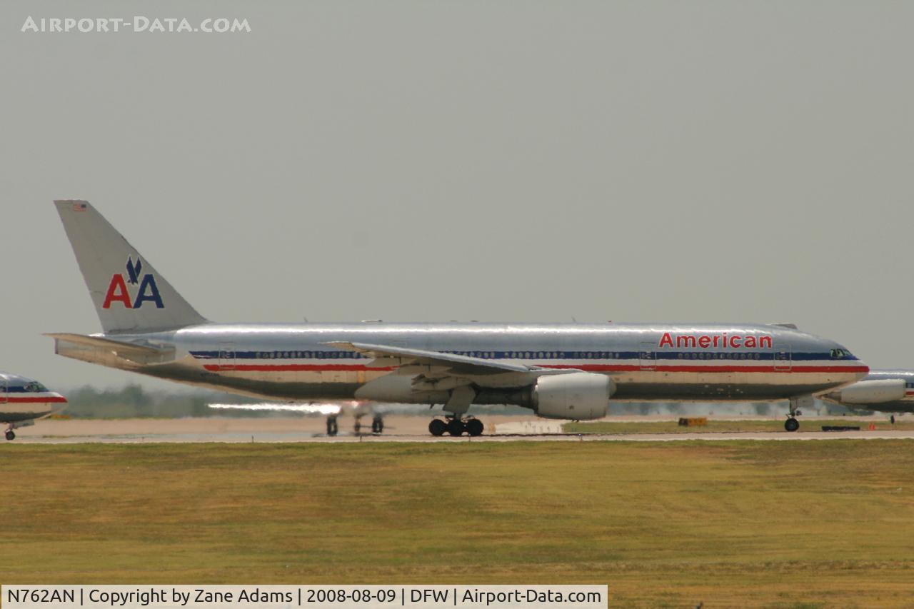 N762AN, 2002 Boeing 777-223 C/N 31479, American Airlines holding short at 18L at DFW