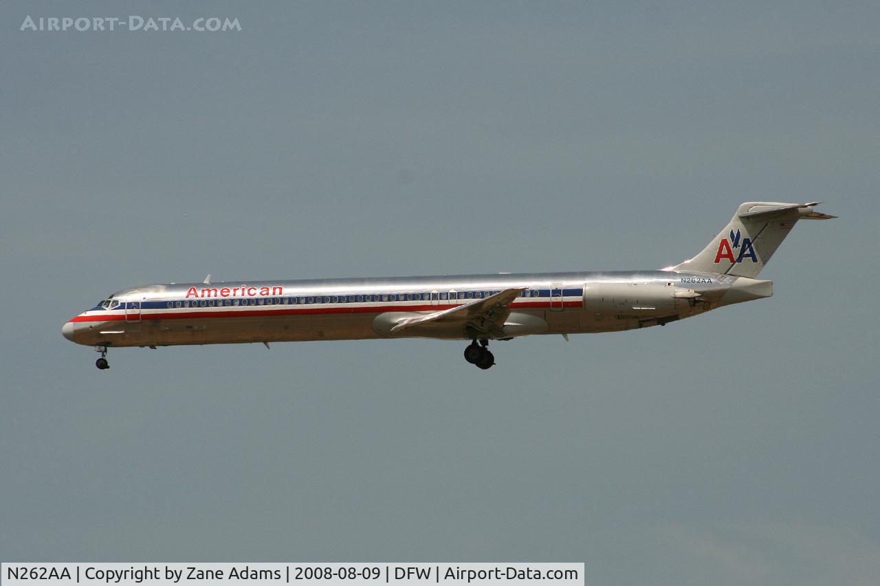 N262AA, 1985 McDonnell Douglas MD-82 (DC-9-82) C/N 49290, American Airlines landing 18R at DFW