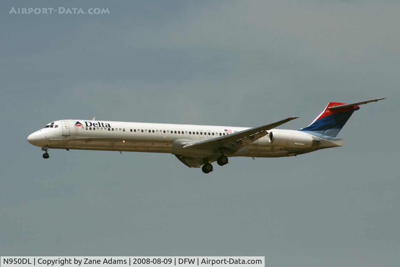 N950DL, 1990 McDonnell Douglas MD-88 C/N 49881, Delta Airlines landing 18R at DFW