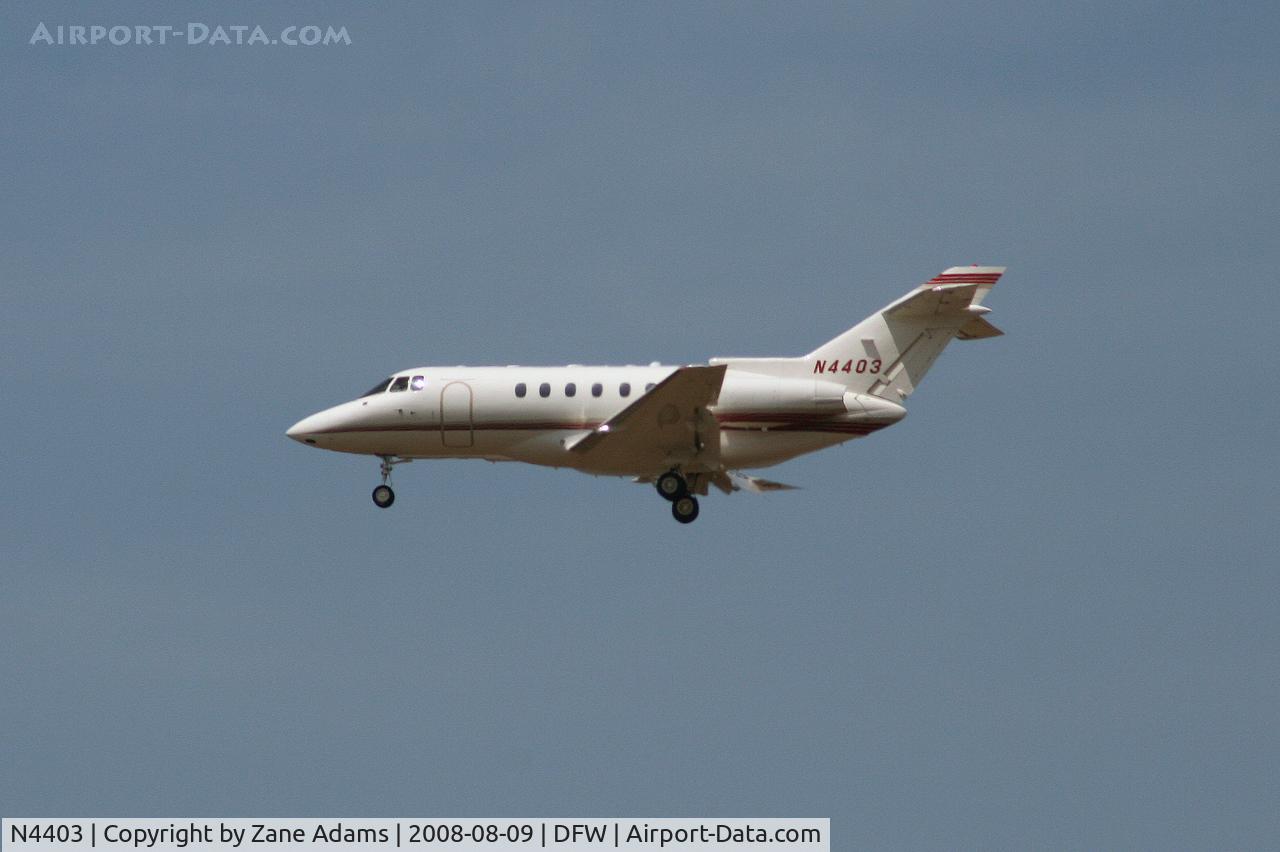 N4403, 2000 Raytheon Hawker 800XP C/N 258480, Hawker800 landing runway 18R at DFW