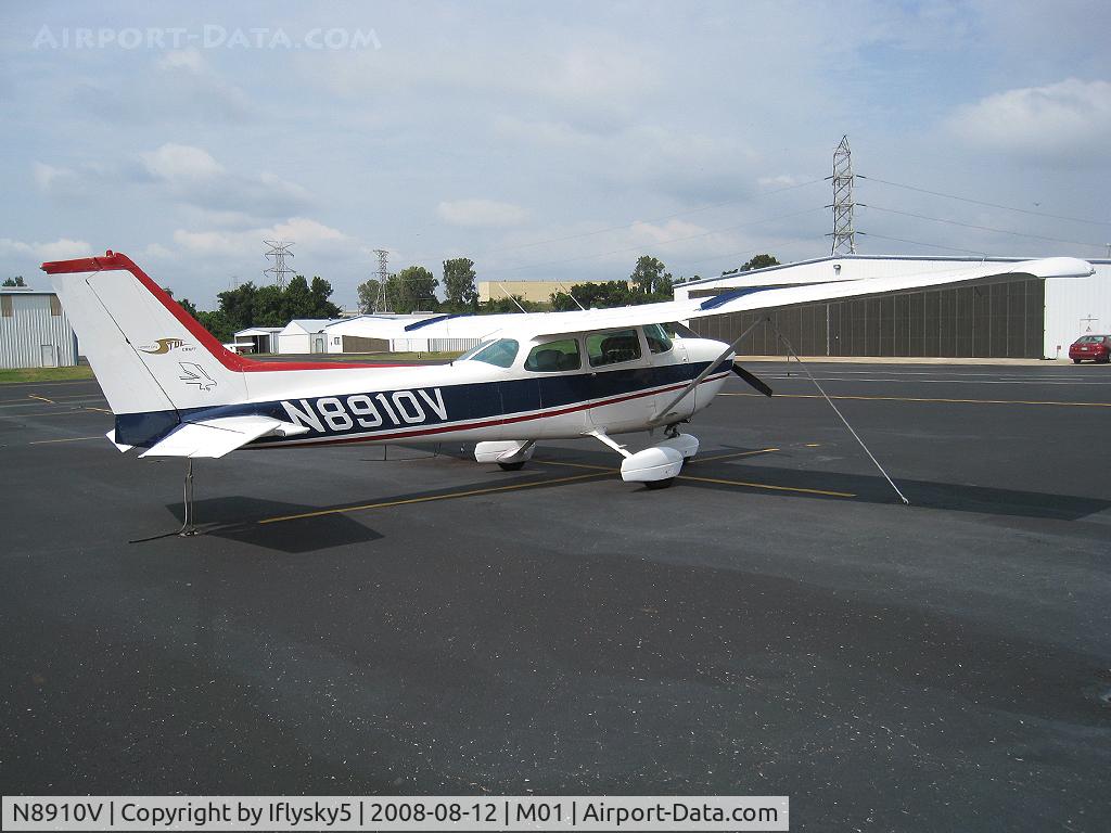 N8910V, 1977 Cessna R172K Hawk XP C/N R1722325, N8910V CESSNA R172K