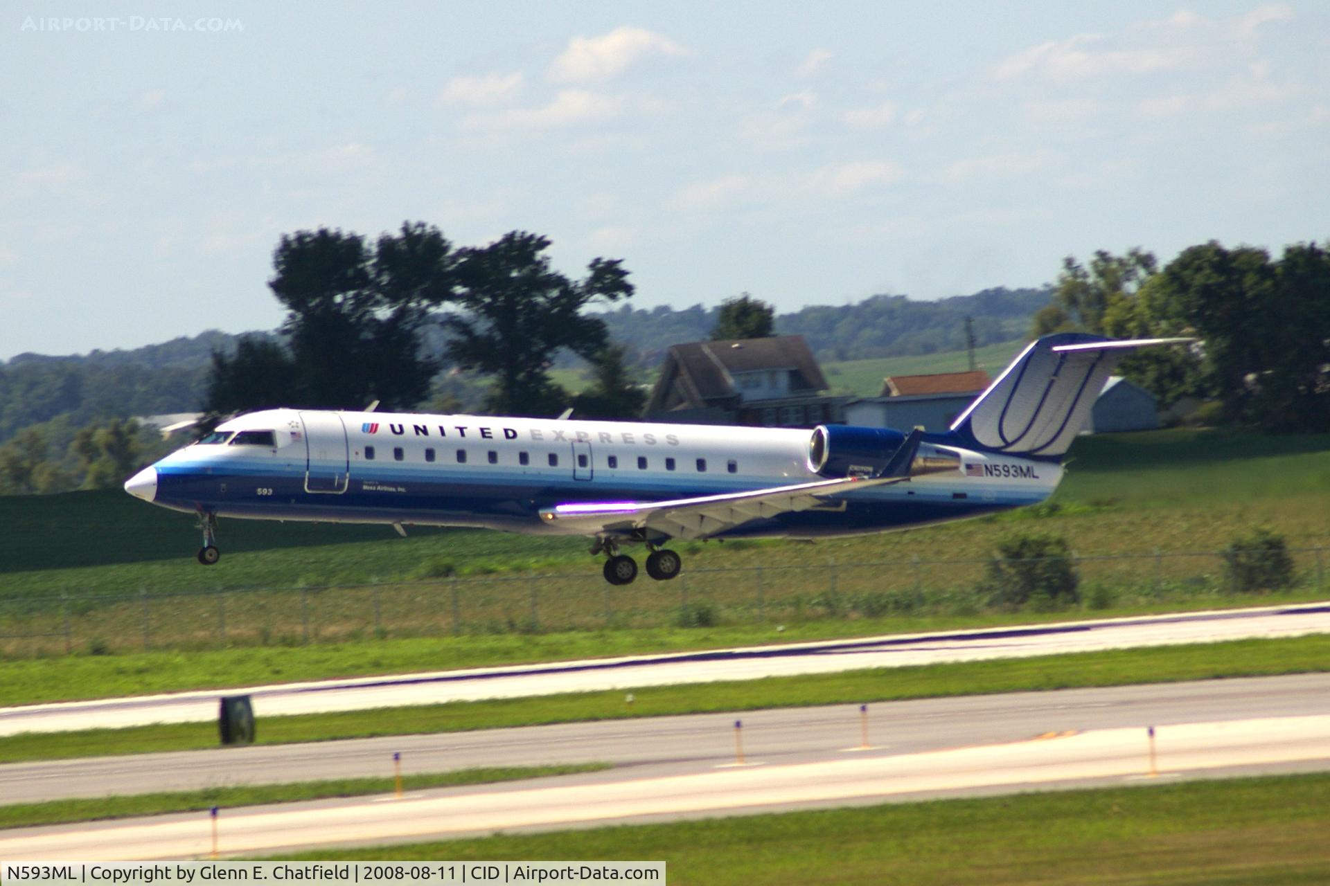 N593ML, 2001 Bombardier CRJ-200ER (CL-600-2B19) C/N 7465, Lifting off Runway 9 for ORD