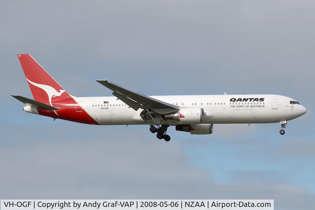 VH-OGF, 1990 Boeing 767-338 C/N 24853, Qantas 767-300