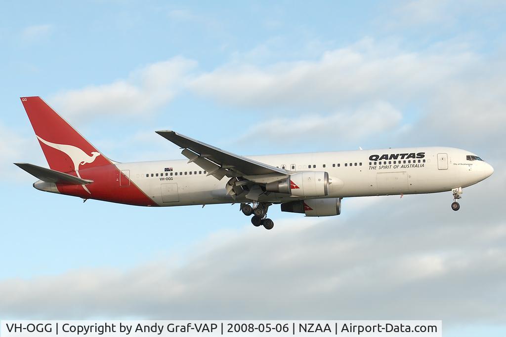 VH-OGG, 1990 Boeing 767-338 C/N 24929, Qantas 767-300