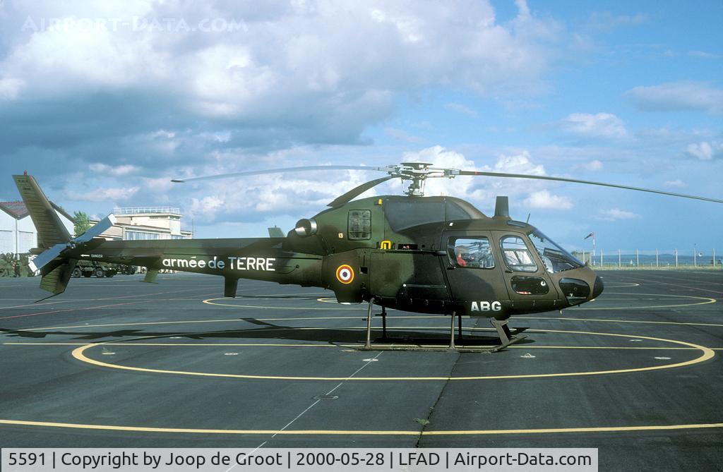 5591, Aerospatiale AS-555UN Fennec C/N 5591, It took quite a while, but after all the public had disappeared we were finally able to photograph the aircraft on the static of the Comiègne open house.