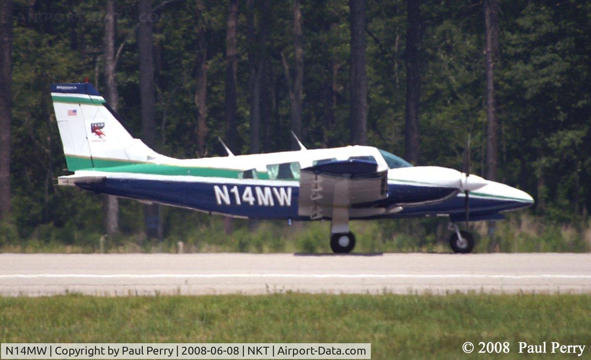 N14MW, 1981 Piper PA-34-220T Seneca C/N 34-8133047, Winding up to rotate speed