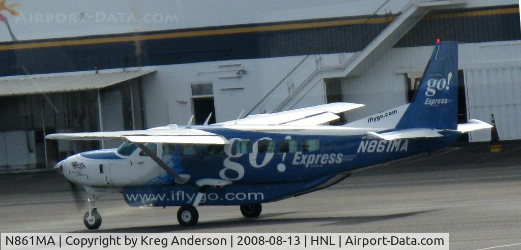 N861MA, 2000 Cessna 208B Grand Caravan C/N 208B0825, Taxiing for departure