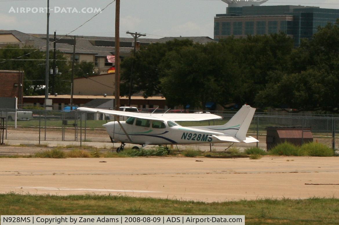 N928MS, 1984 Cessna 172P C/N 17276102, At Dallas Addison
