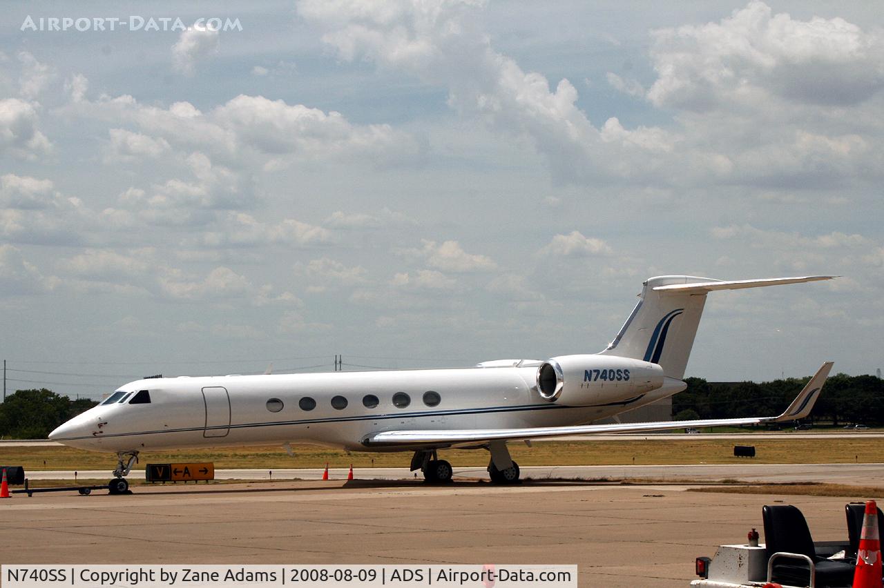 N740SS, 1997 Gulfstream Aerospace G-V C/N 532, At Dallas Addison