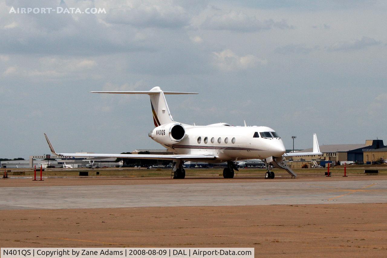 N401QS, 2000 Gulfstream Aerospace G-IV C/N 1408, At Dallas Love Field