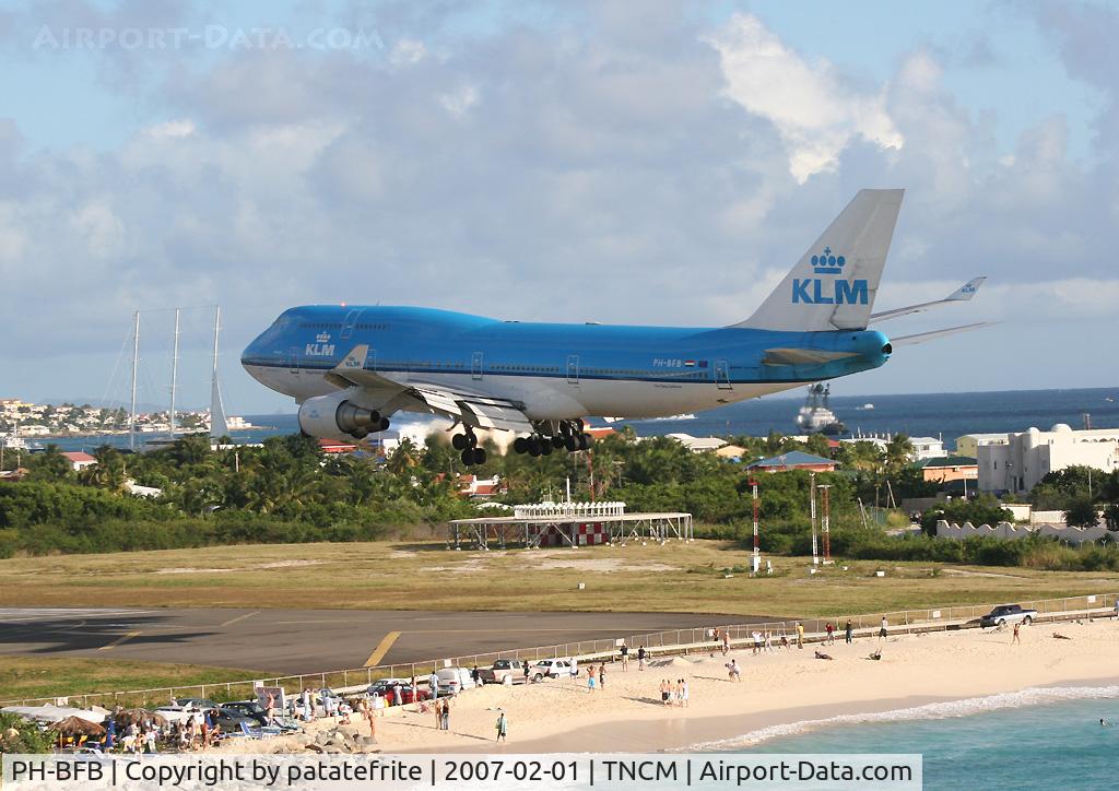 PH-BFB, 1989 Boeing 747-406 C/N 24000, Over Maho Beach
