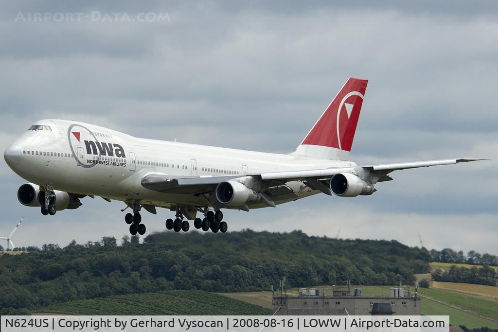 N624US, 1979 Boeing 747-251B C/N 21706, rare visitor @ VIE