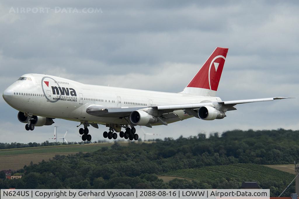 N624US, 1979 Boeing 747-251B C/N 21706, rare visitor @ VIE